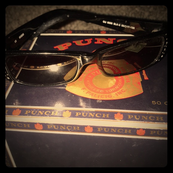 Guess Accessories - Guess sunglasses